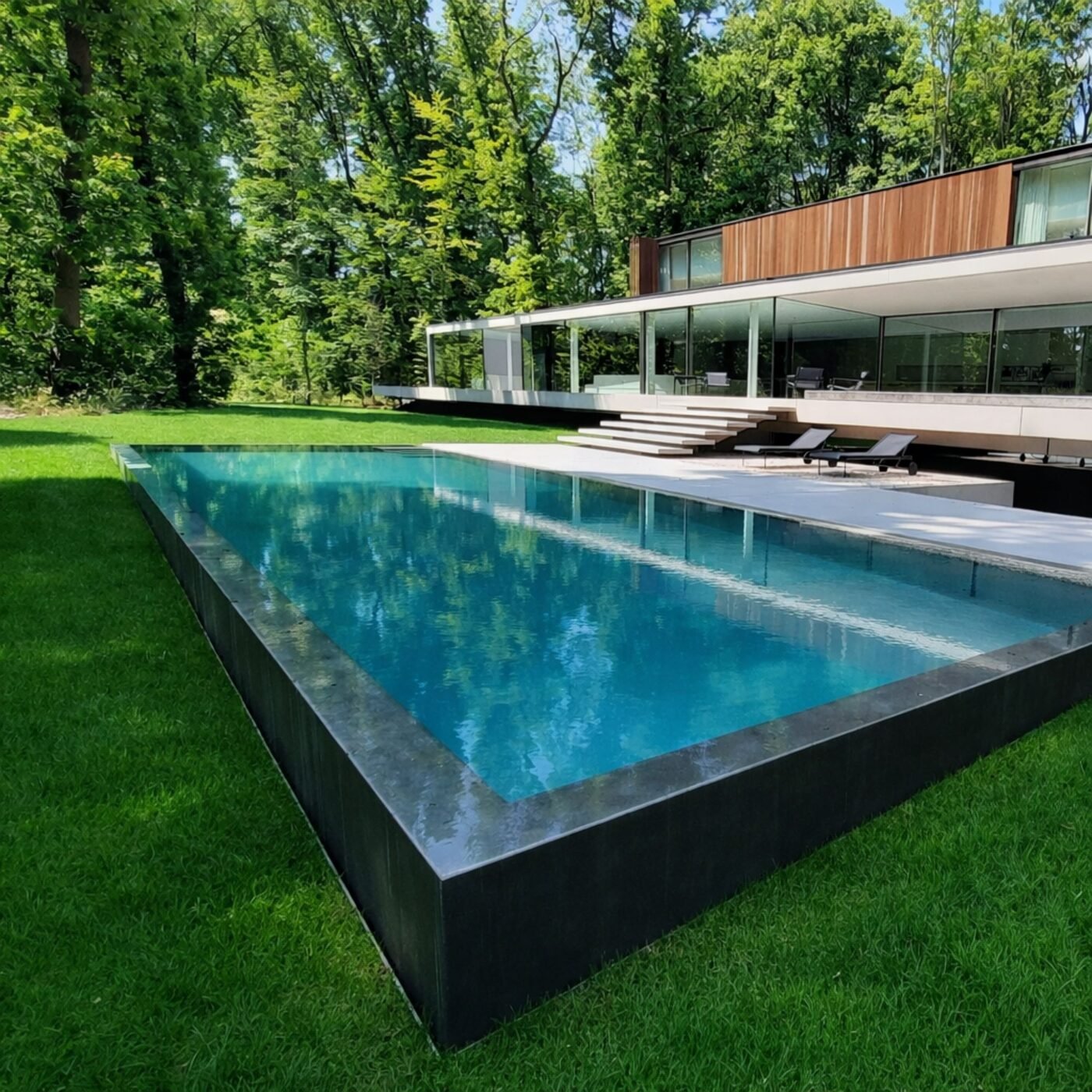 Revestimento de piscina — sistema de imersão contínuo sem juntas